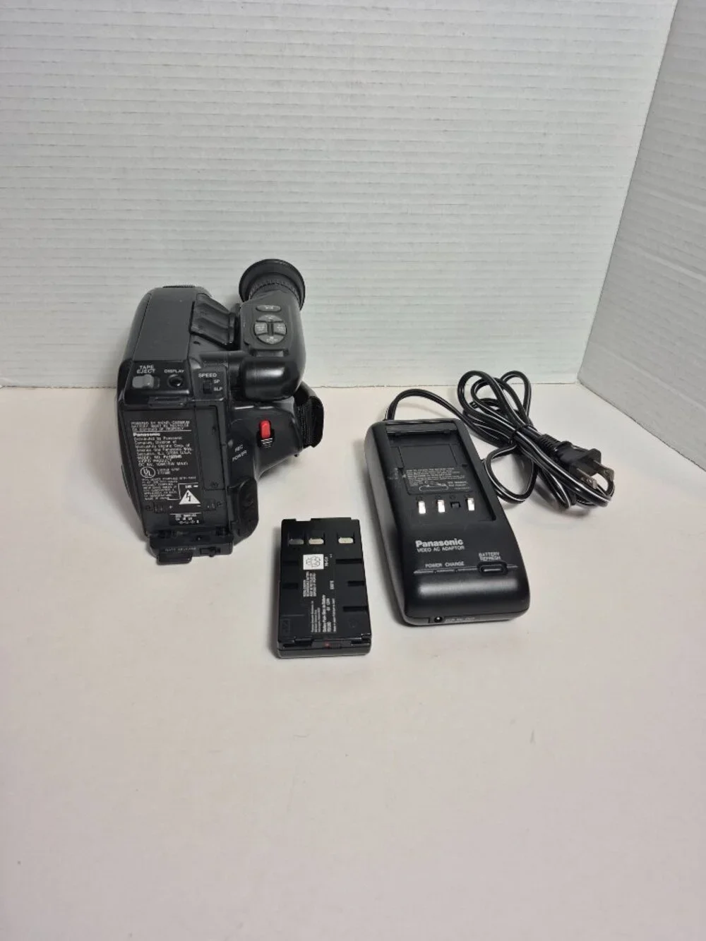 Panasonic PV-IQ384 VHS-C Palmcorder Camcorder w/ Charger See Description